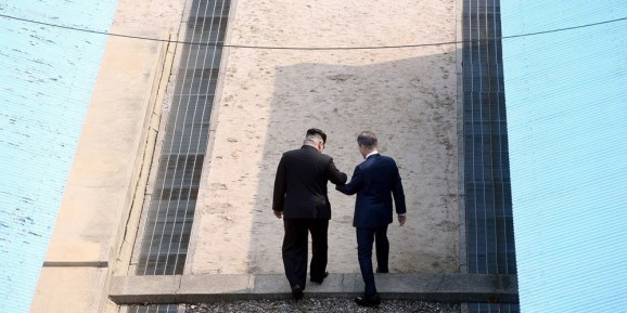  Kim Jong Un and Moon Jae-in cross the line at Panmunjom