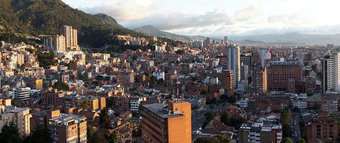 Panoramic_view_of_Bogota_04_2012_1147