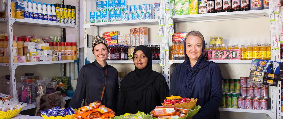 SIDA Reps with a Somali woman business owner