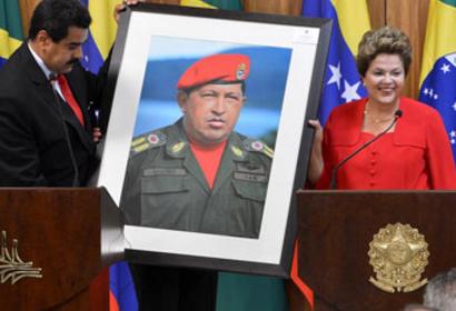 Dilma Rousseff Receives Hugu Chavex Pic from Nicolas Maduro